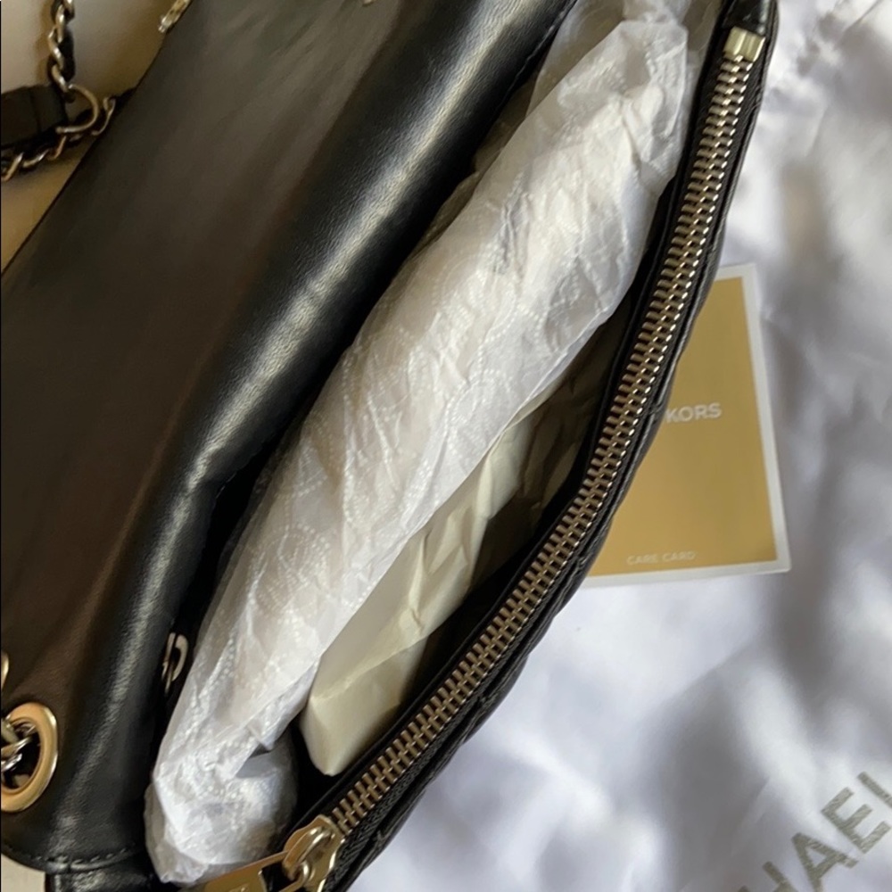 Michael Kors Crossbody 🦋🦋 - Picture 5 of 8